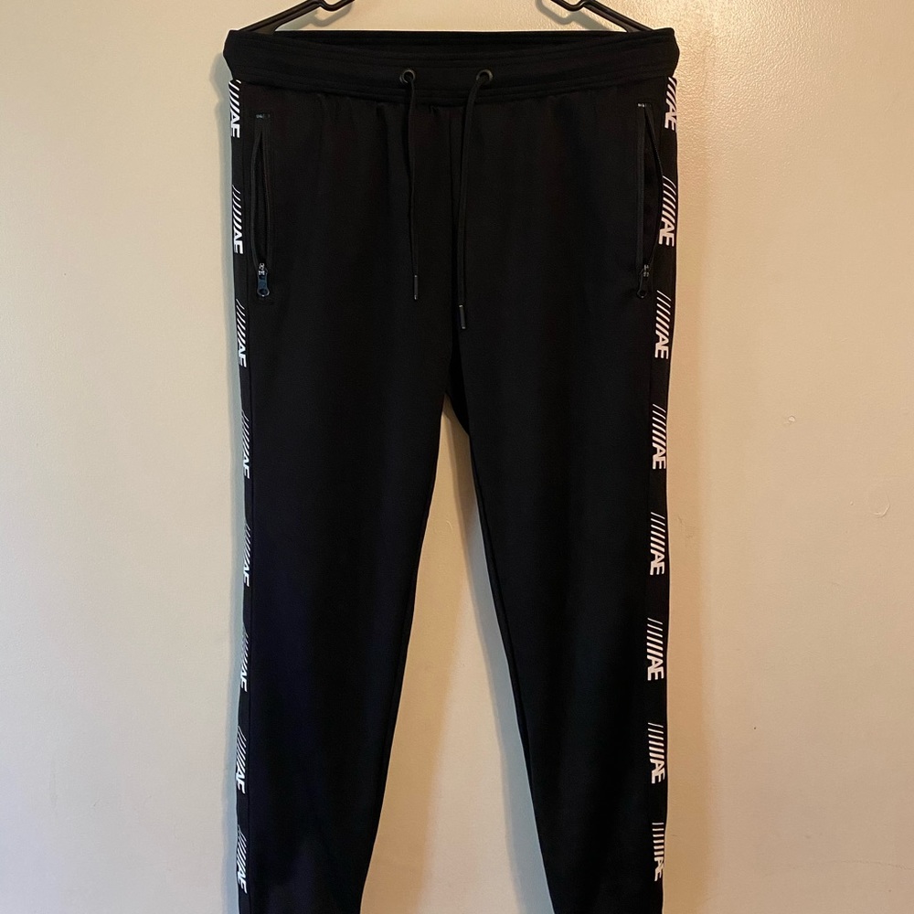 ⚫️American Eagle Flex Reflective Tape Jogger Pants